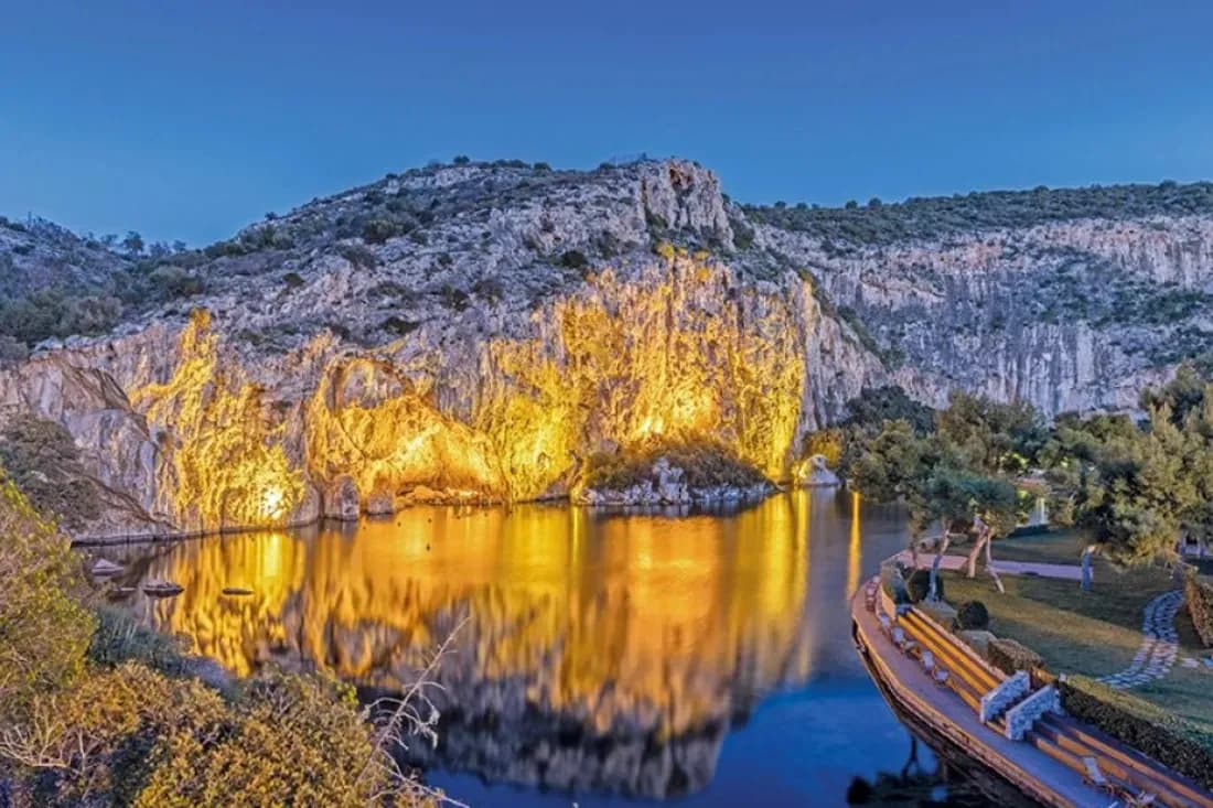 An image of Lake Vouliagmeni